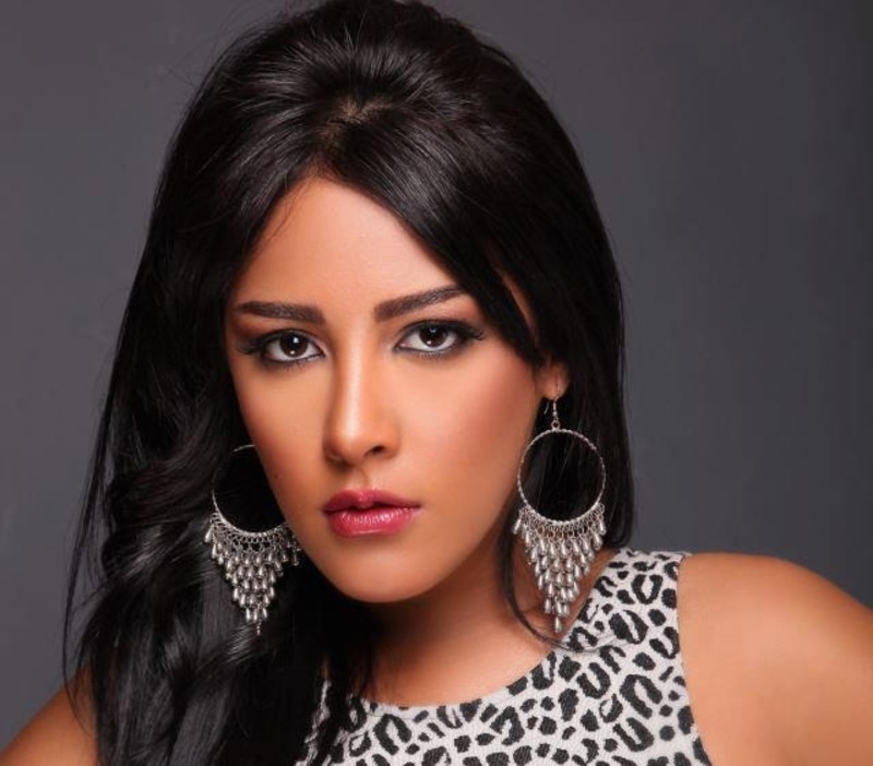 صور جديدة لنرمين ماهر من شهر العسل كلها عفوية